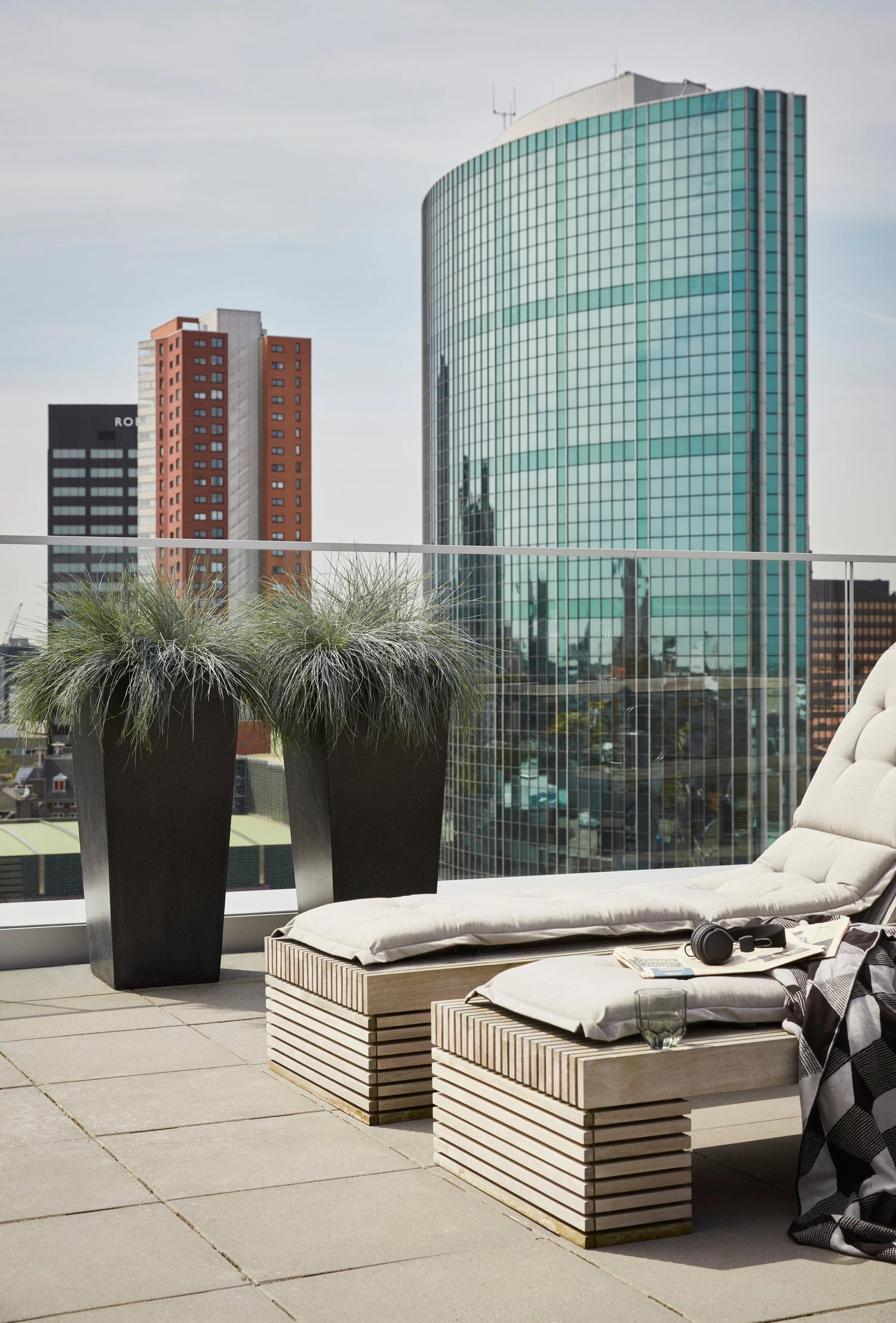 Capi Europe Plantenbak Lux Terrazzo Zwart 32 X 32 X 60 Cm 2 Capi Europe Plantenbak Lux Terrazzo Zwart 32 X 32 X 60 Cm - Afbeelding 2